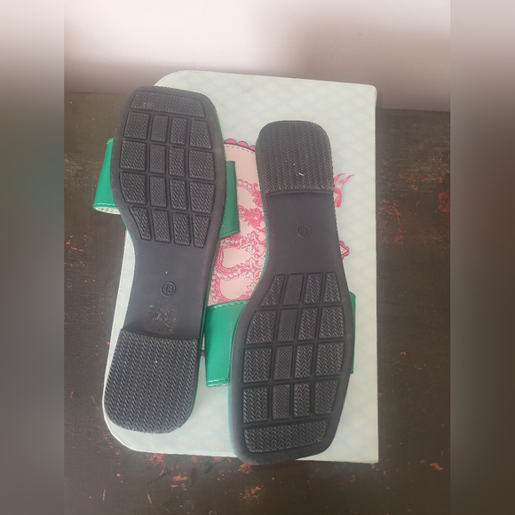 GREEN SLIDES - Picture 3 of 6